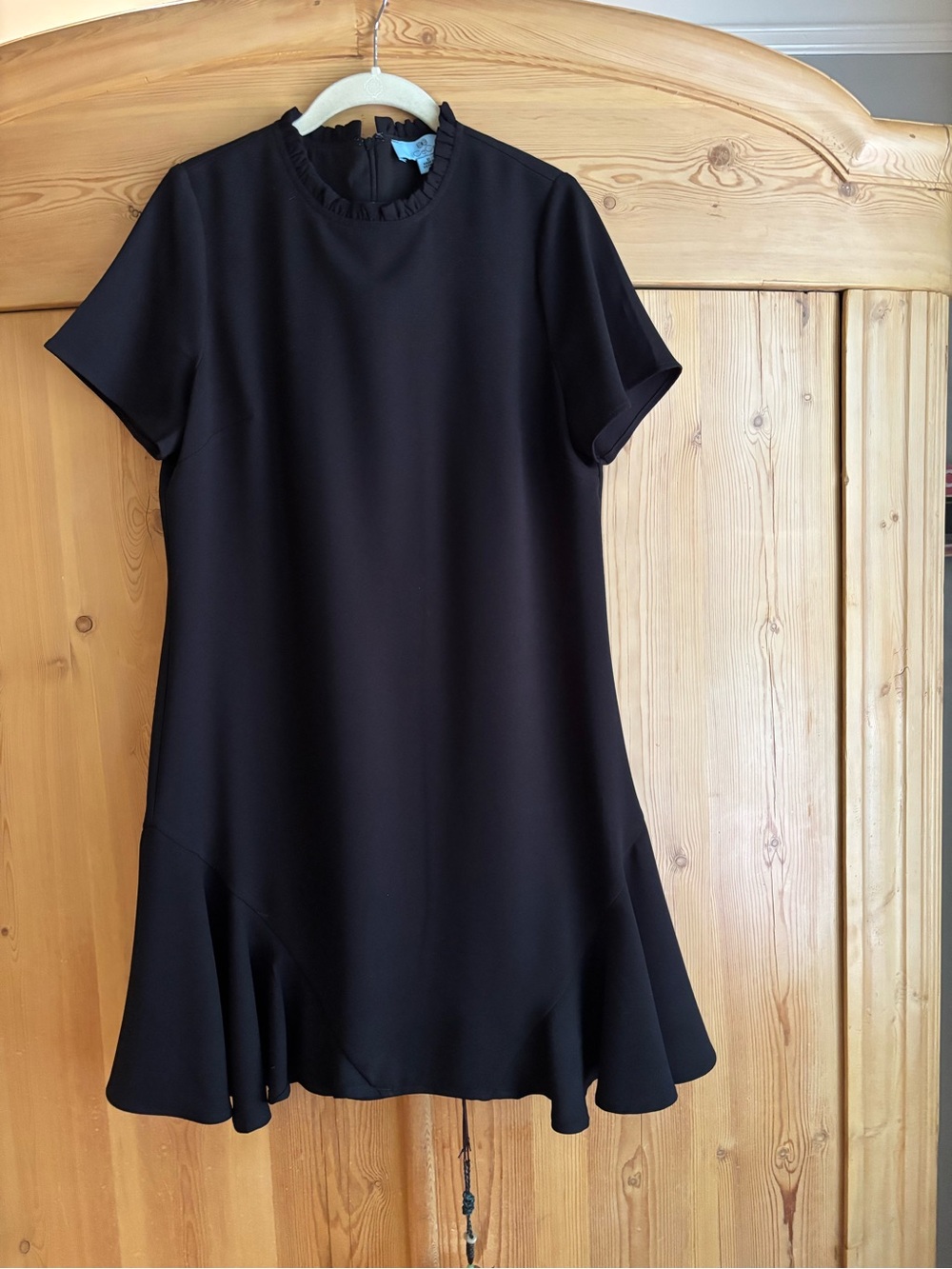 CeCe Black Ruffle-Neck Short Sleeve Dress